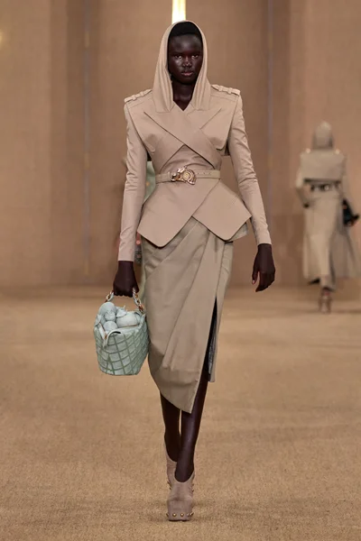 Look 5